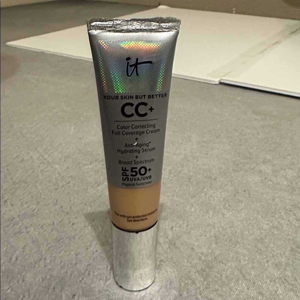 IT Cosmetics CC+ Cream with SPF 50+ shade Medium